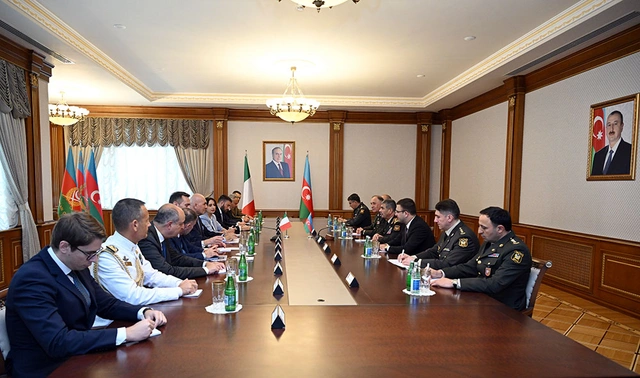 Состоялась встреча министров обороны Азербайджана и Италии