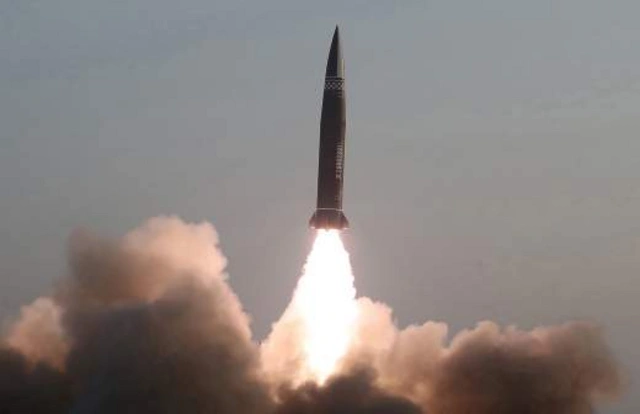 КНДР заявила об успешном испытании ракеты с отделяющейся маневрирующей боевой частью