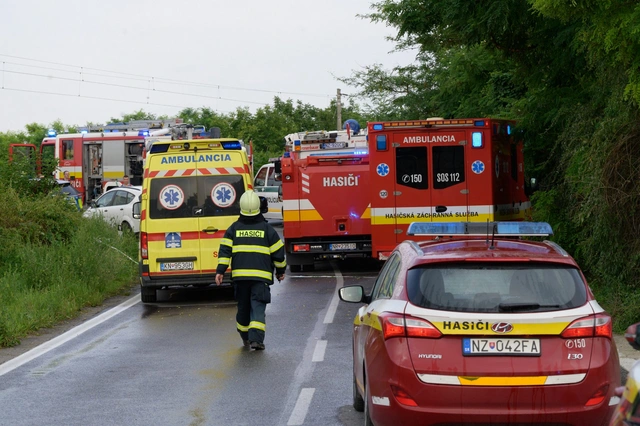 В Словакии автобус столкнулся с поездом: есть погибшие