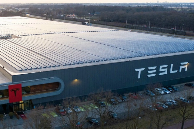 Около завода Tesla в Германии нашли 250-килограммовую авиабомбу