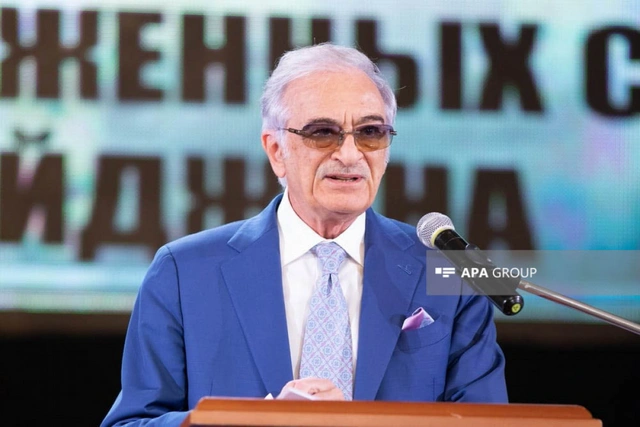 Полад Бюльбюльоглу рассказал зарубежным военным атташе в Москве о минной проблеме Азербайджана