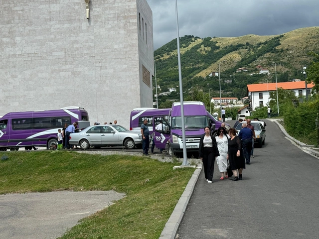 Очередная группа бывших вынужденных переселенцев прибыла в Лачын