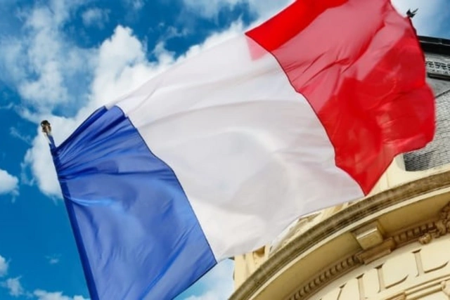 Французский эксперт: Премьер республики может ограничить действия президента во внешней политике