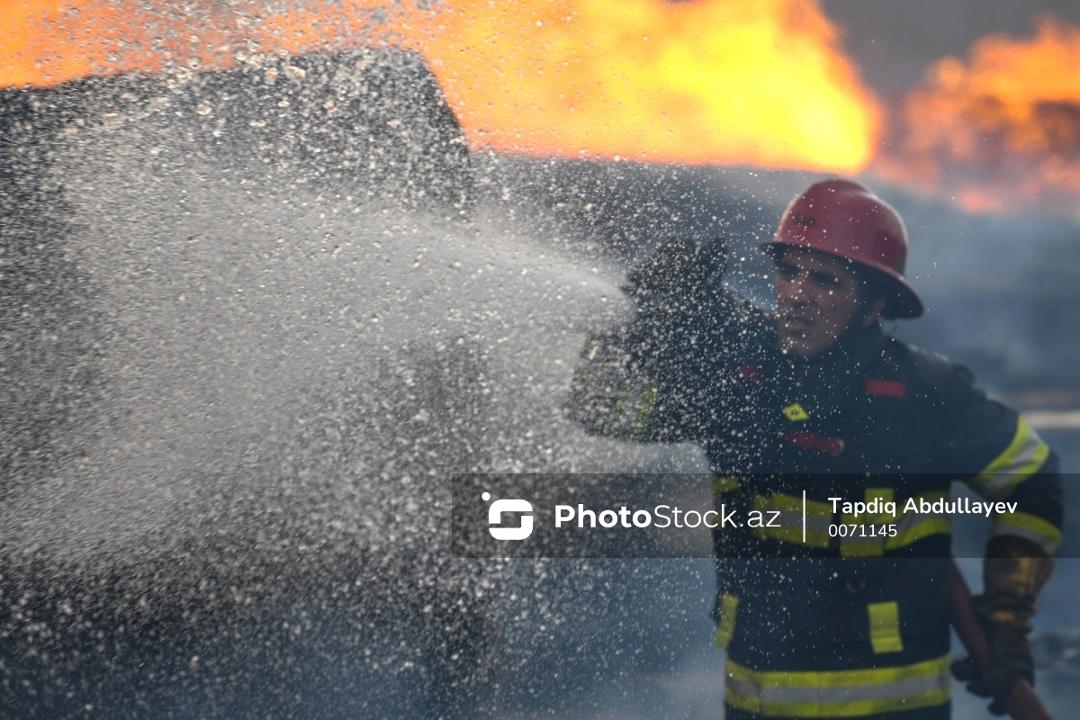 В Хатаинском районе произошел пожар в автомобильном цехе