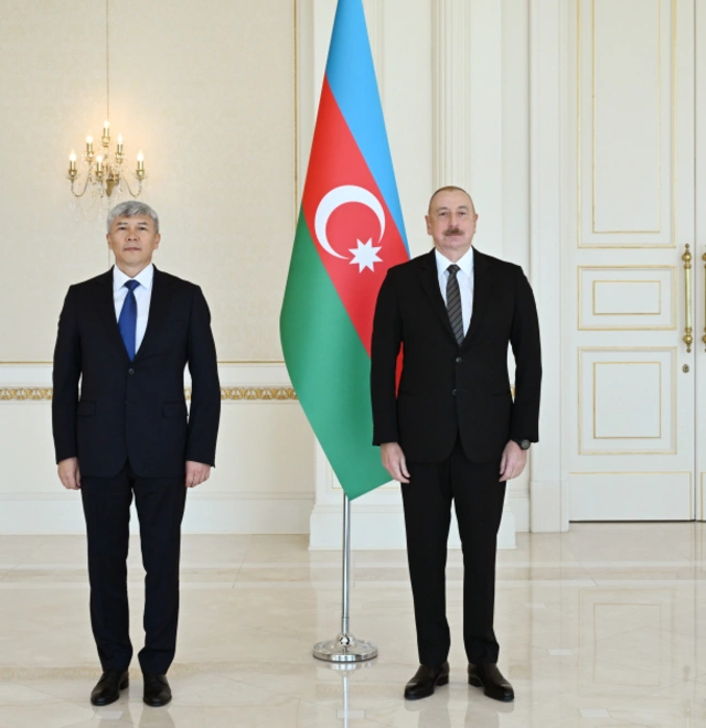 Ильхам Алиев принял верительные грамоты новоназначенного посла Кыргызстана