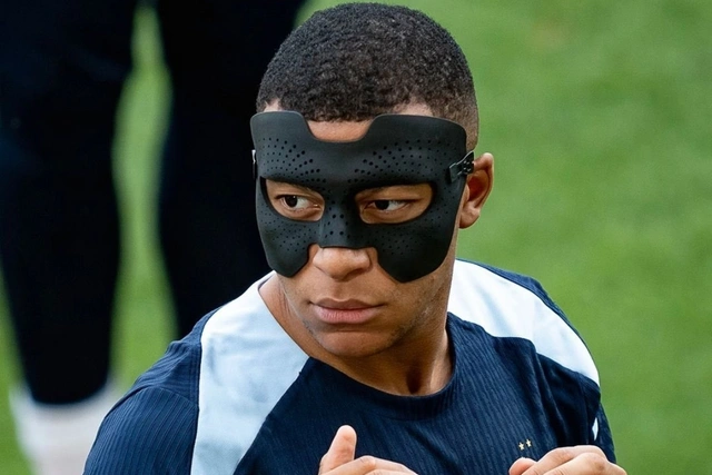 Мбаппе отреагировал на игру в защитной маске на лице: Абсолютный ужас