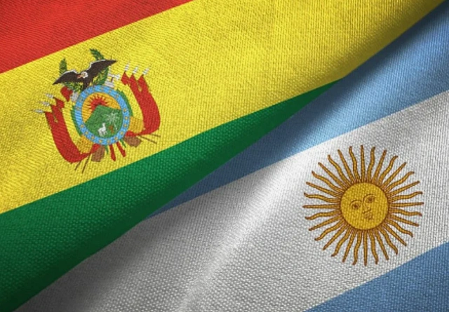 Boliviya Argentinadakı səfirini geri çağırıb