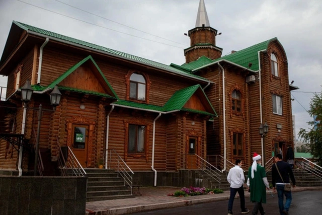 Rusiyada məscidin qapısının qarşısına donuz qalıqları atılıb