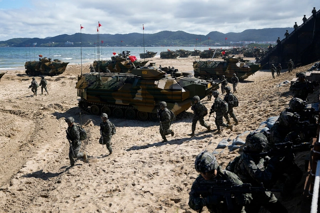 Южная Корея впервые за шесть лет возобновила стрельбу у границы с КНДР