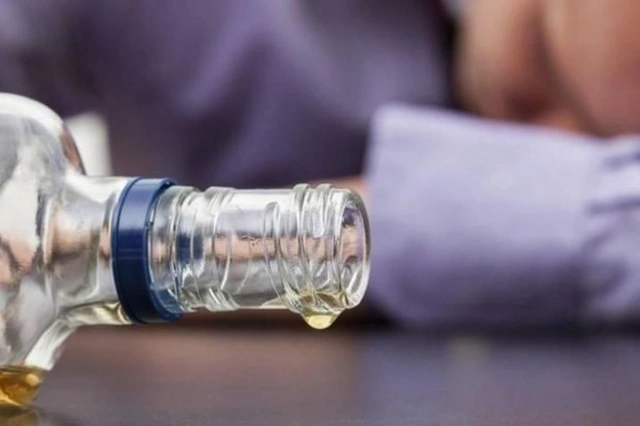 В Баку 53-летний мужчина выпил уксусную кислоту