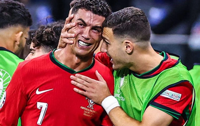 Роналду заплакал после незабитого пенальти в матче 1/8 финала Евро-2024