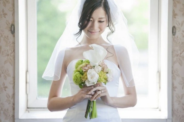 В Японии одинокие женщины придумали странный способ проведения свадьбы