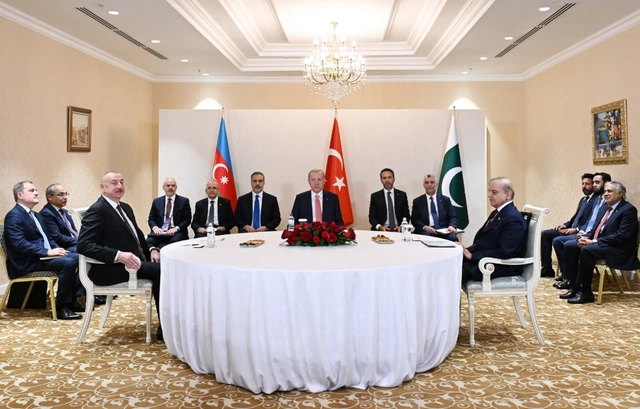 В Астане состоялась трехсторонняя встреча лидеров Азербайджана, Турции и Пакистана