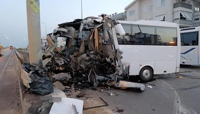 Antalyada turistləri daşıyan avtobus qəzaya uğradı: Çoxlu sayda yaralı var
