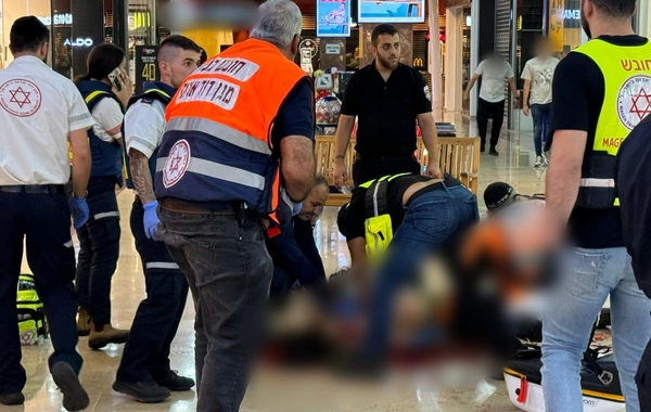 İsraildə bıçaqla hücumda yaralanan iki nəfərdən biri ölüb