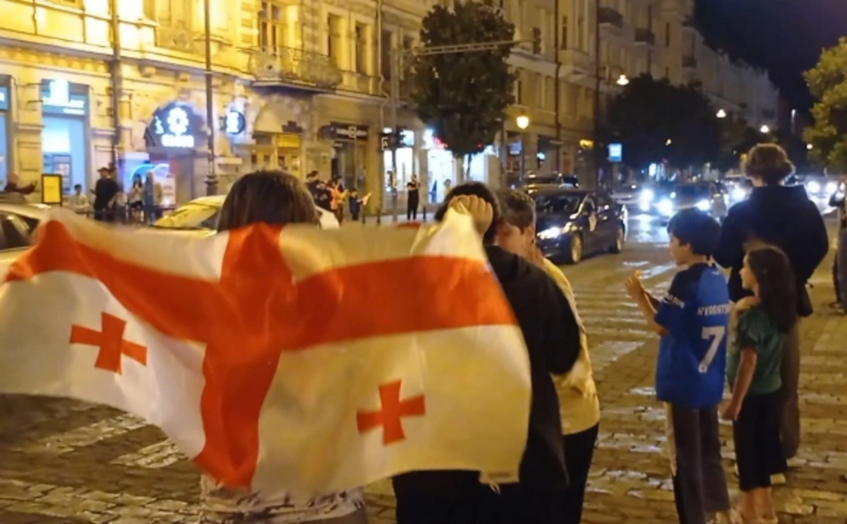 Сборную Грузии по футболу триумфально встретили на улицах Тбилиси