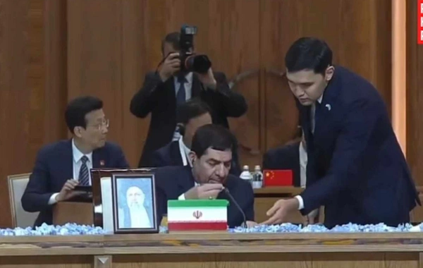 На заседании ШОС иранская делегация поставила на стол фотографию Раиси