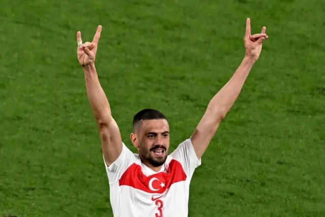 СМИ: Турецкого футболиста Демирала дисквалифицировали на две игры ЧЕ из-за жеста "бозгурд"