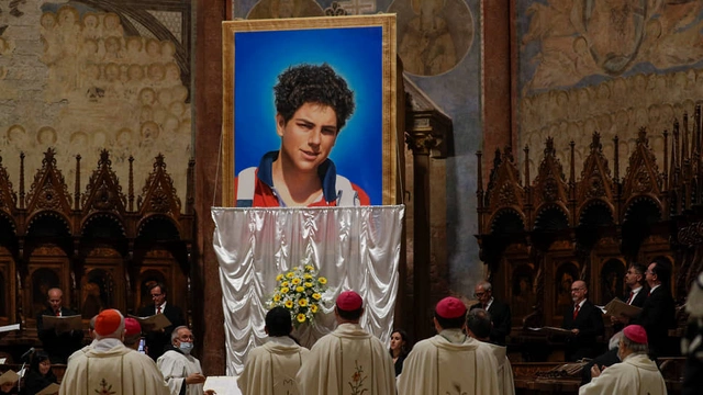Vatikan 15 yaşlı yeniyetməni yeni ikon elan edir