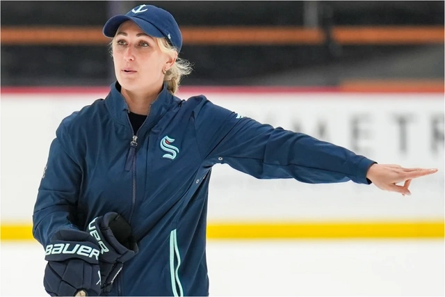 Тренером клуба НХЛ впервые стала женщина