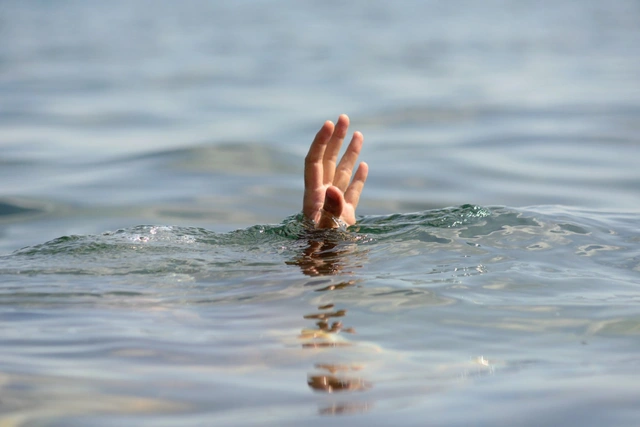 В Шарурском районе семилетний ребенок утонул в бассейне