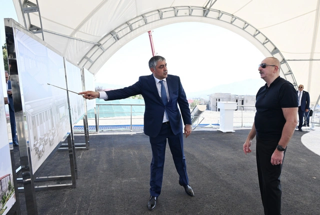 Президент Ильхам Алиев заложил фундамент Конгресс-центра Ханкенди