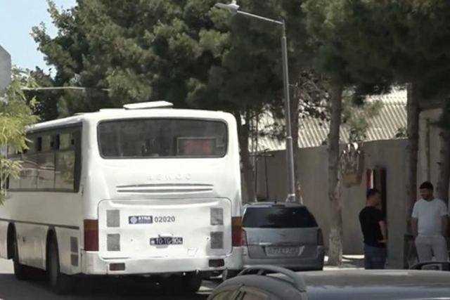 Нерешаемая проблема с автобусами жителей бакинского поселка