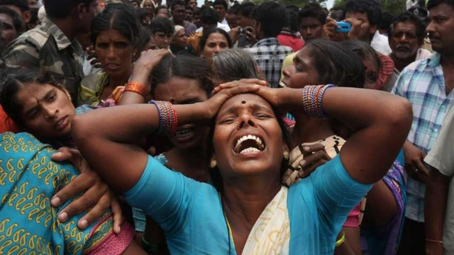 В Индии арестовали шесть человек по делу о гибели людей в давке