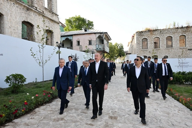 Президенты Азербайджана, Узбекистана и Кыргызстана побывали в первом жилом комплексе и мечети Ашагы Говхар Ага в Шуше