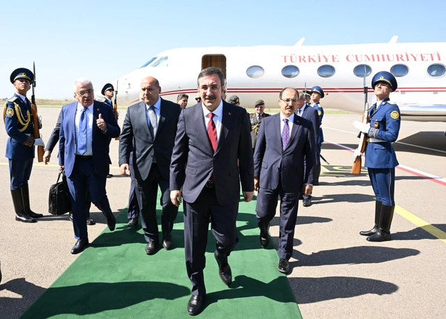 Вице-президент Турции Джевдет Йылмаз прибыл с визитом в Азербайджан