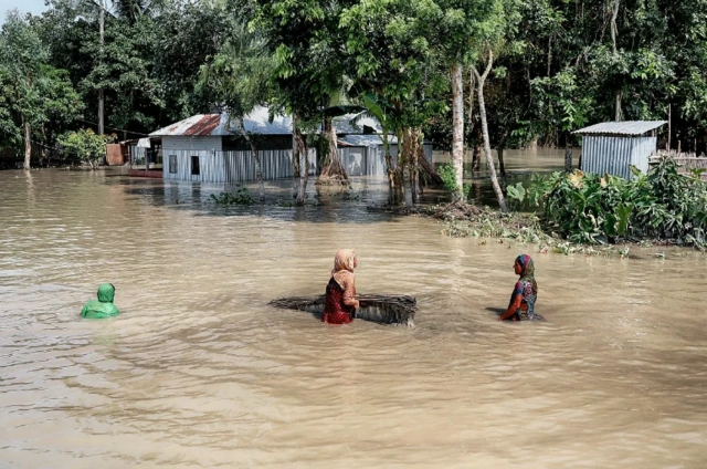 В Бангладеш сообщили о почти 2 млн пострадавших при наводнениях