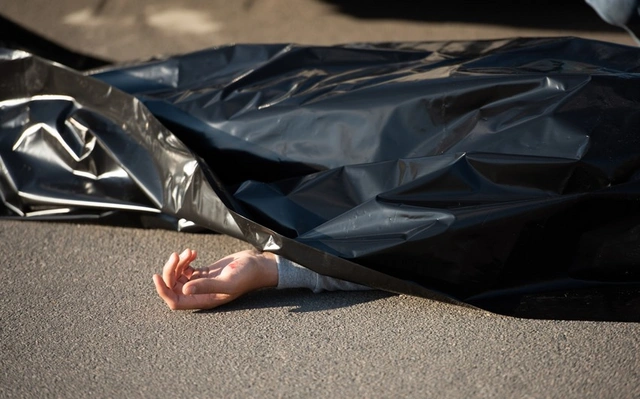 В Баку 43-летний мужчина погиб, упав с навеса