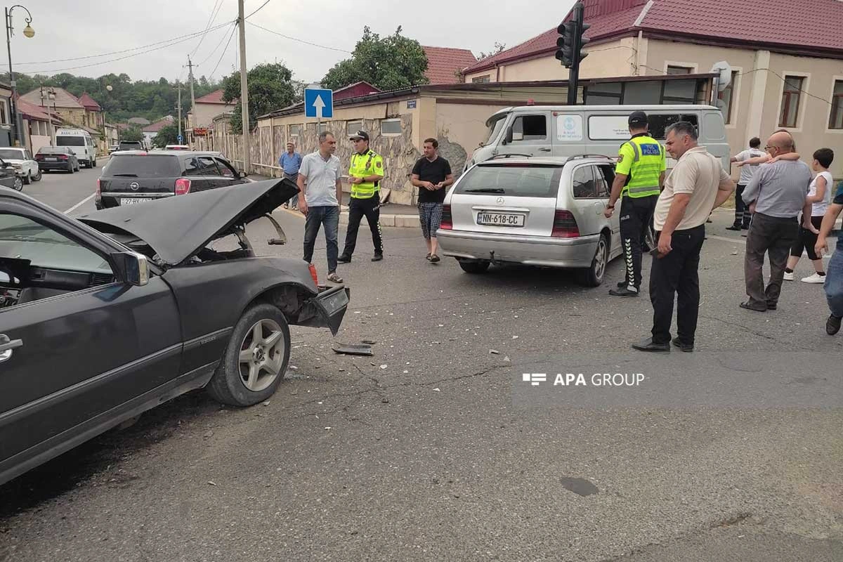 В Губе автомобиль скорой помощи попал в цепную аварию