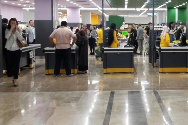 Спор из-за 50 манатов: завершилось судебное расследование убийства перед супермаркетом в Баку