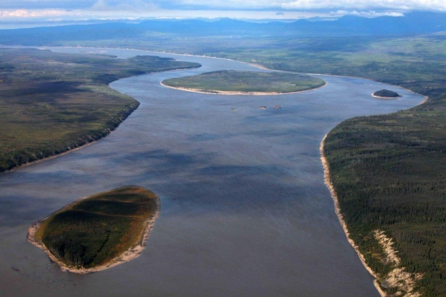 Самая длинная река Канады обмелела до рекордных значений