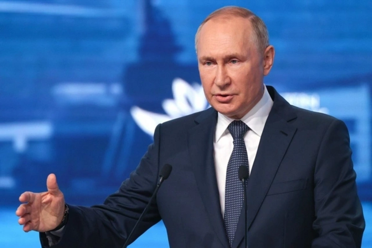 Putin: "Qərb güc və şantaja əl atır"