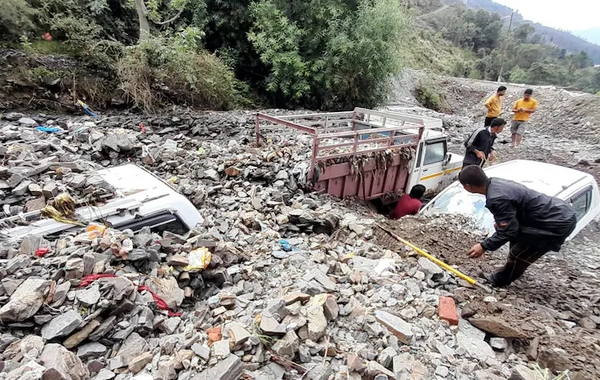 Nepalda torpaq sürüşməsi nəticəsində azı 65 nəfər itkin düşüb