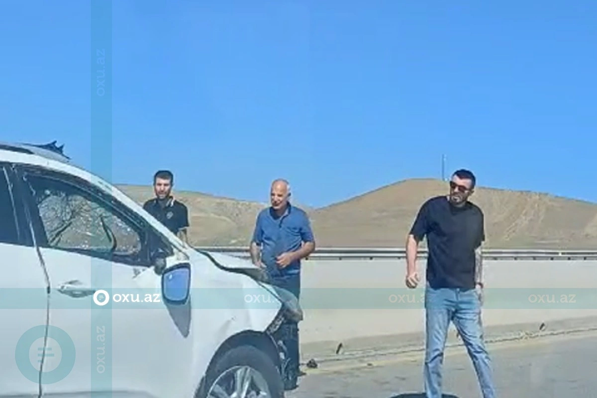 Şamaxı yolunda qəza: "Hyundai" beton arakəsməyə çırpılıb