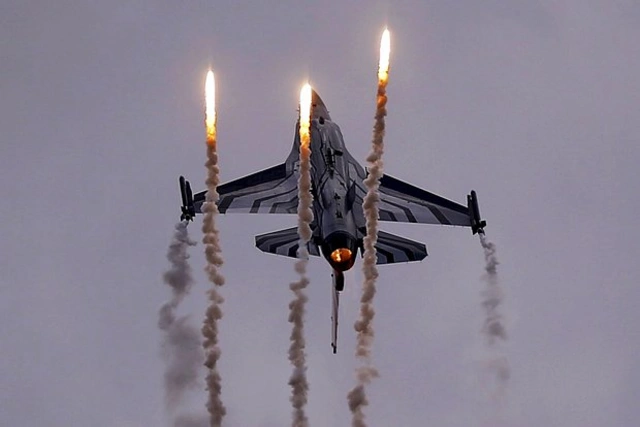 "F-16" ovu: Rusiya şirkətindən çoxmilyonluq təklif