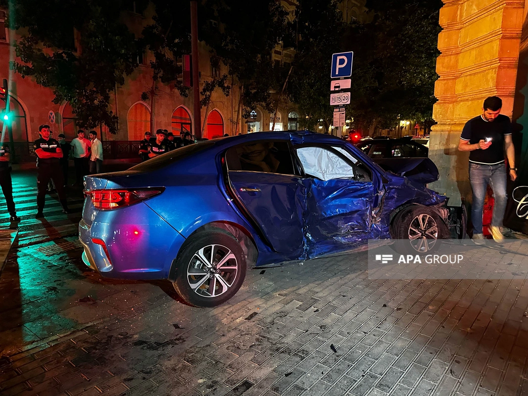 В Баку столкнулись два автомобиля: пострадали 5 человек