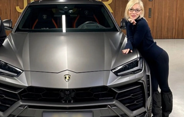 Спорткар Lamborghini Urus блогера Ивлеевой арестовали из-за долгов по налогам