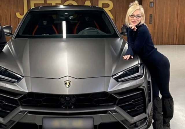 Спорткар Lamborghini Urus блогера Ивлеевой арестовали из-за долгов по налогам