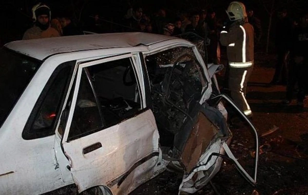 İranda minik avtomobili məhərrəmlik mərasiminə qatılan izdihama çırpılıb