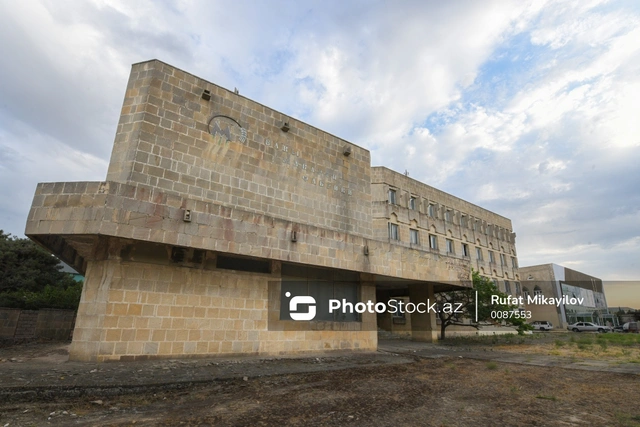 Некогда известная на всем Южном Кавказе Бакинская макаронная фабрика сегодня напоминает руины