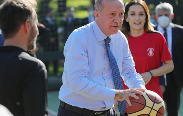 Ərdoğan nazir və deputatlarla basketbol oynadı