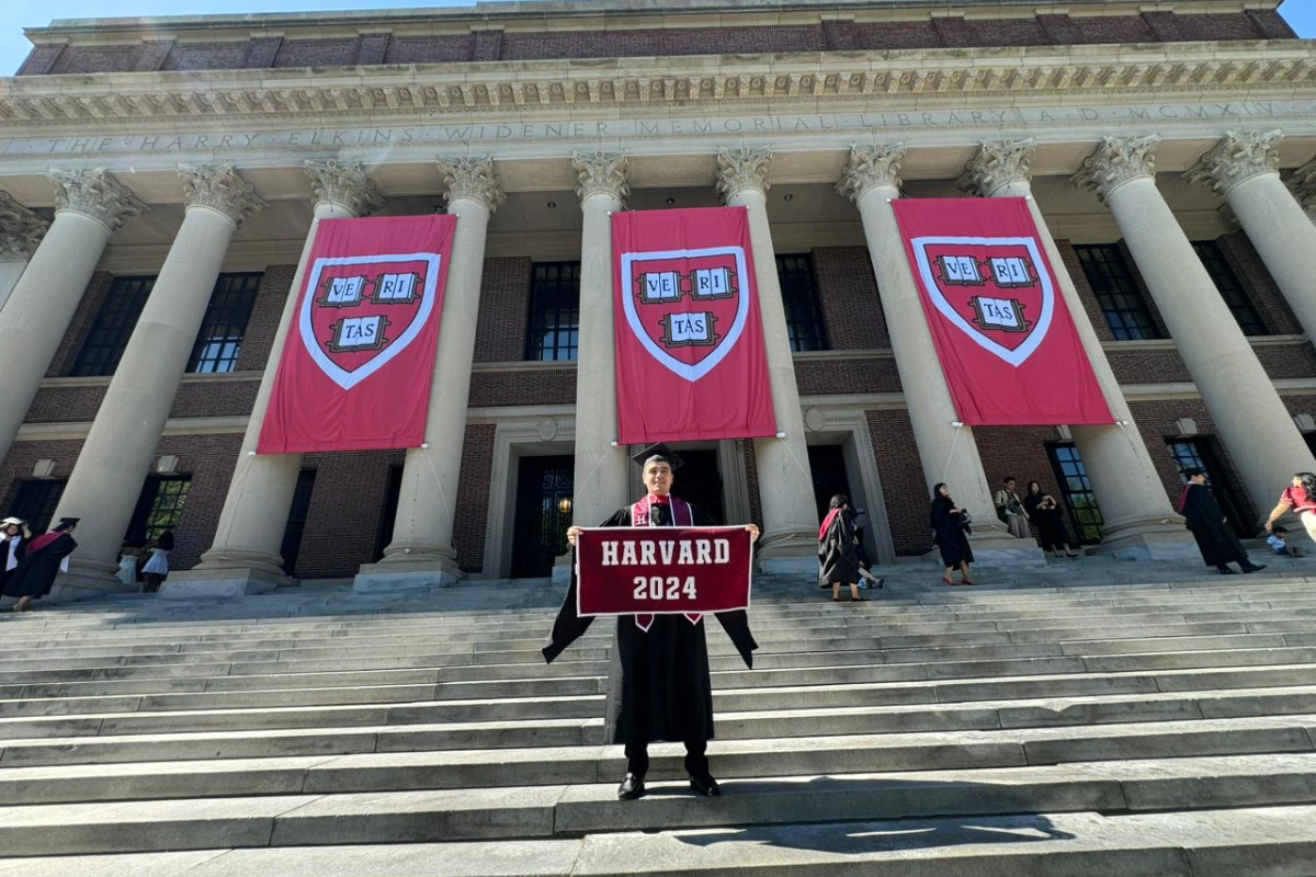 Azərbaycanlı gənc "Harvard"ı fərqlənmə ilə bitirdi