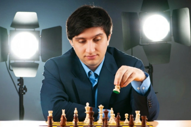 Сегодня день рождения известного шахматиста Вугара Гашимова
