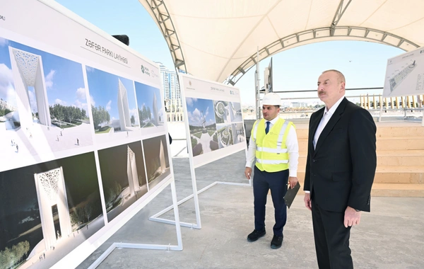 İlham Əliyev Bakıda Zəfər parkında aparılan tikinti işləri ilə tanış oldu