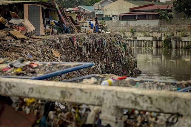 На Филиппинах выросло число жертв супертайфуна "Гаеми"