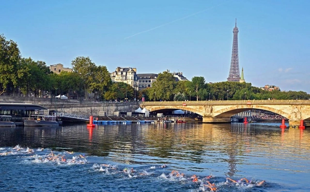 В Париже могут отменить тренировку пловцов в Сене из-за ухудшения качества воды
